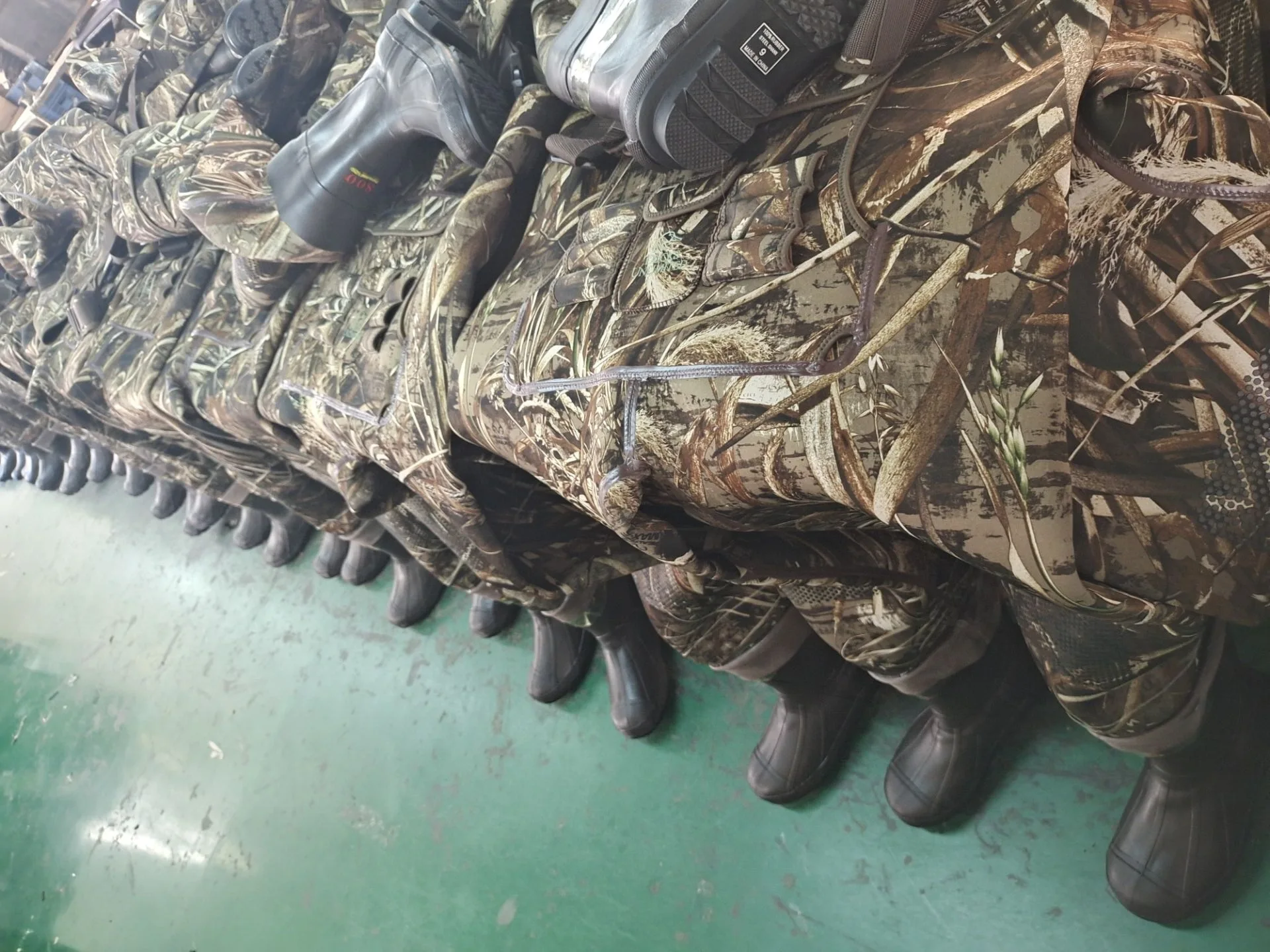 Custom Wholesale Camouflage Orange Waterproof Duck Wild Boar Hog Catch