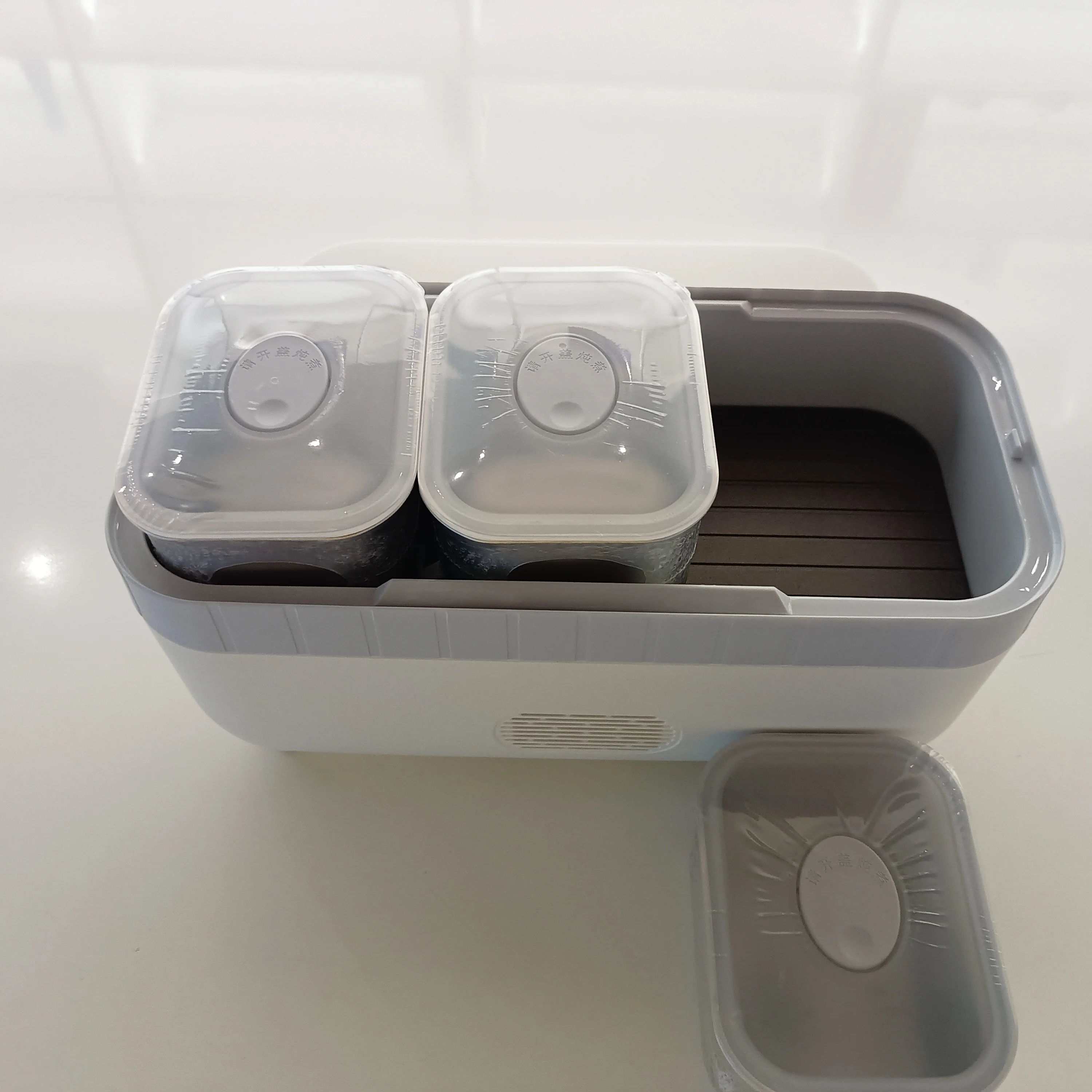 Refrigeration  heating intelligent electronic lunch box