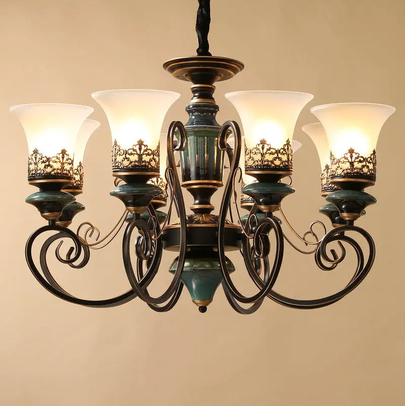 Luxuriöser, eleganter Hochwert-Kronleuchter im europäisch-amerikanischen Stil aus geschmiedetem Eisen im Landhausstil mit schlichter Kunst und retro-Optik für Wohnzimmer und Esszimmer
