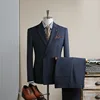 Abito e pantaloni a righe blu navy