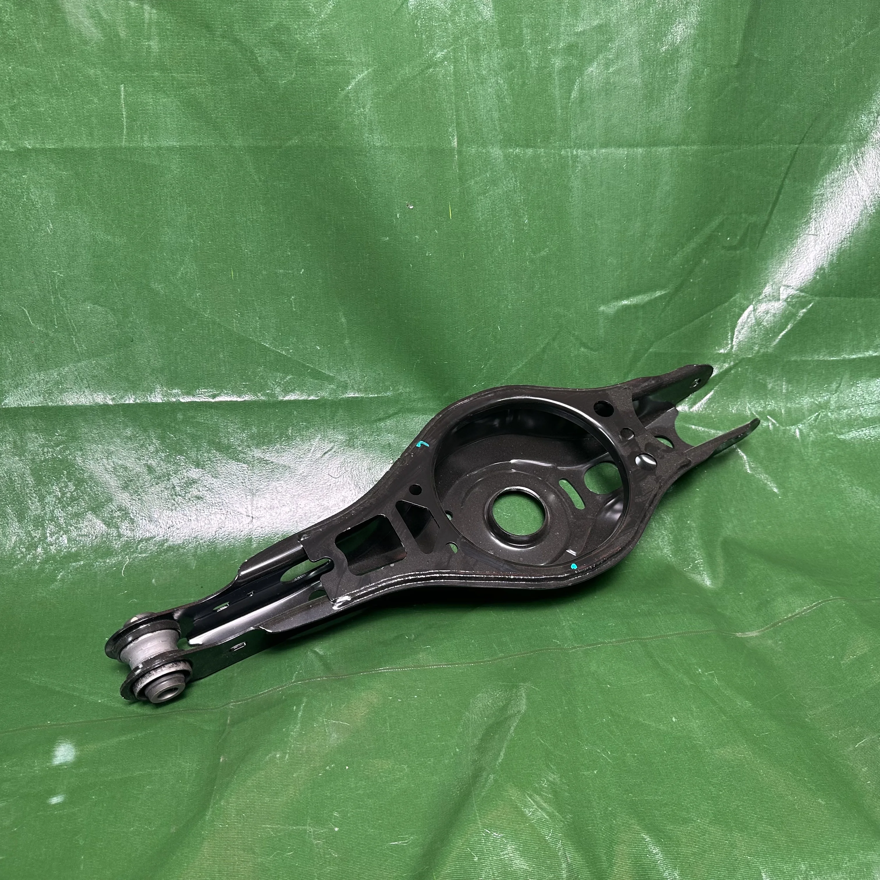 おれ 48730-02060 48730-02100 48730-02020 Rear Spring Base for Toyota