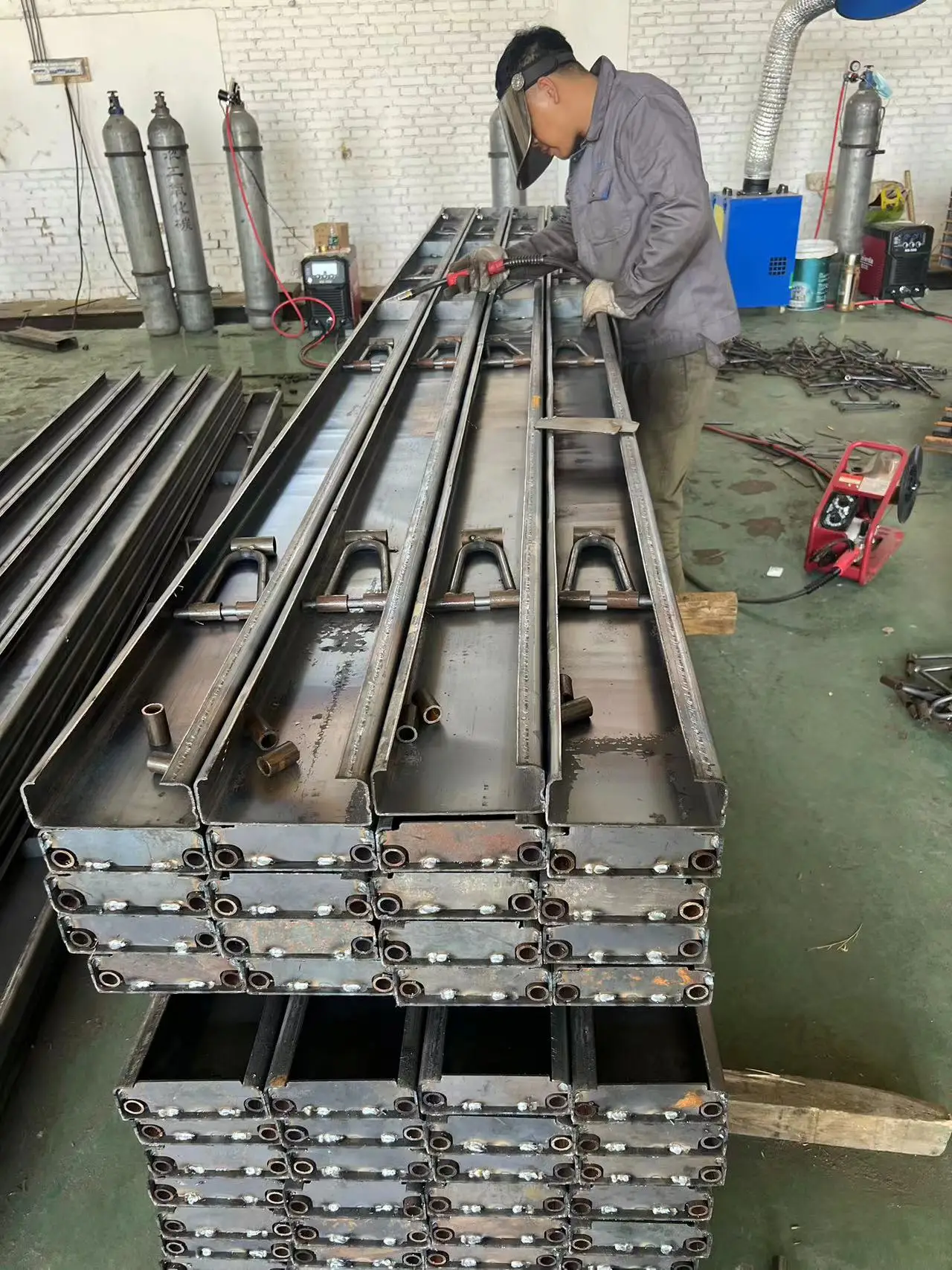 Efficient Road Construction With Steel Formwork and High-Quality Concrete Forms