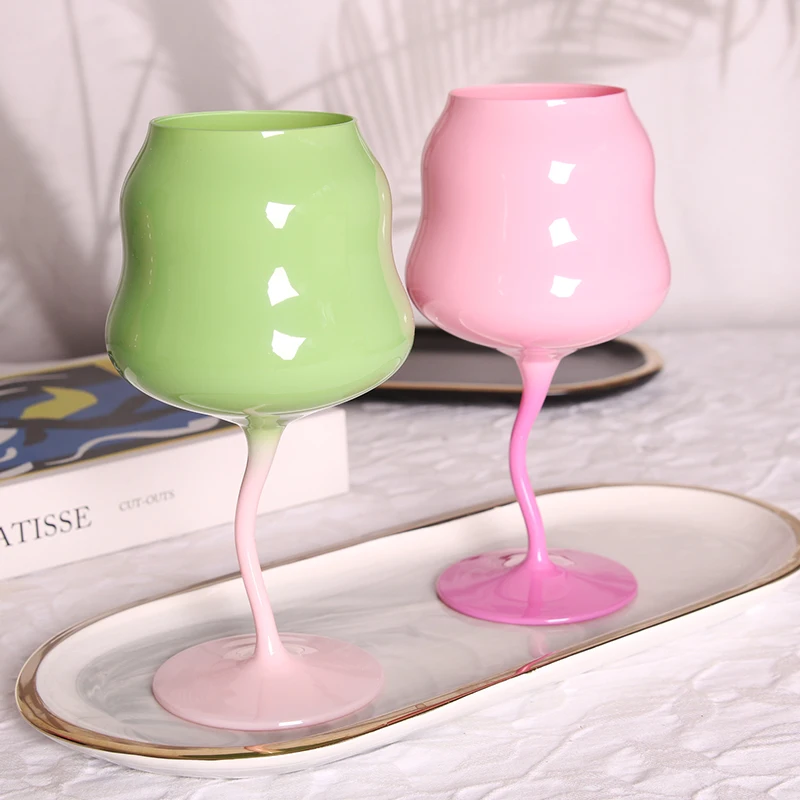 2023 New Arrival Handmade Cream Color Twisted Stem Glass Wine Glass Chinese Crystal Glassware for Giveaways