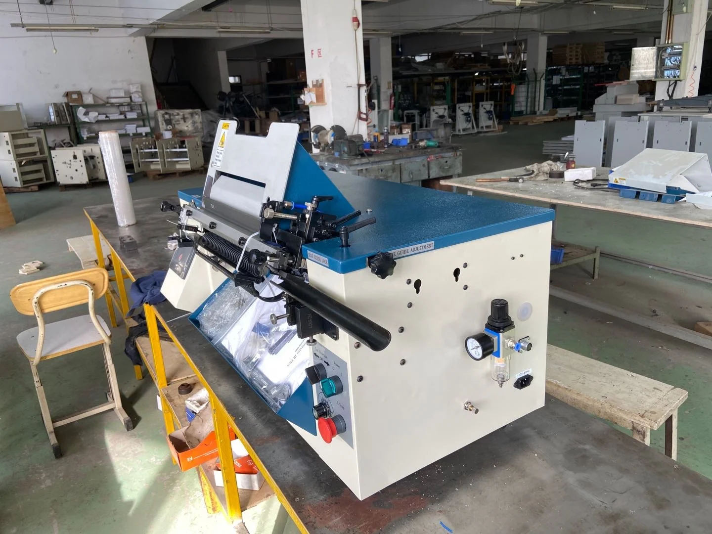 Automatic PVC Coil Inserter Machine Electric Stationery Wire Coil Hole Binding Machine Plastic Spiral Binding Machine
