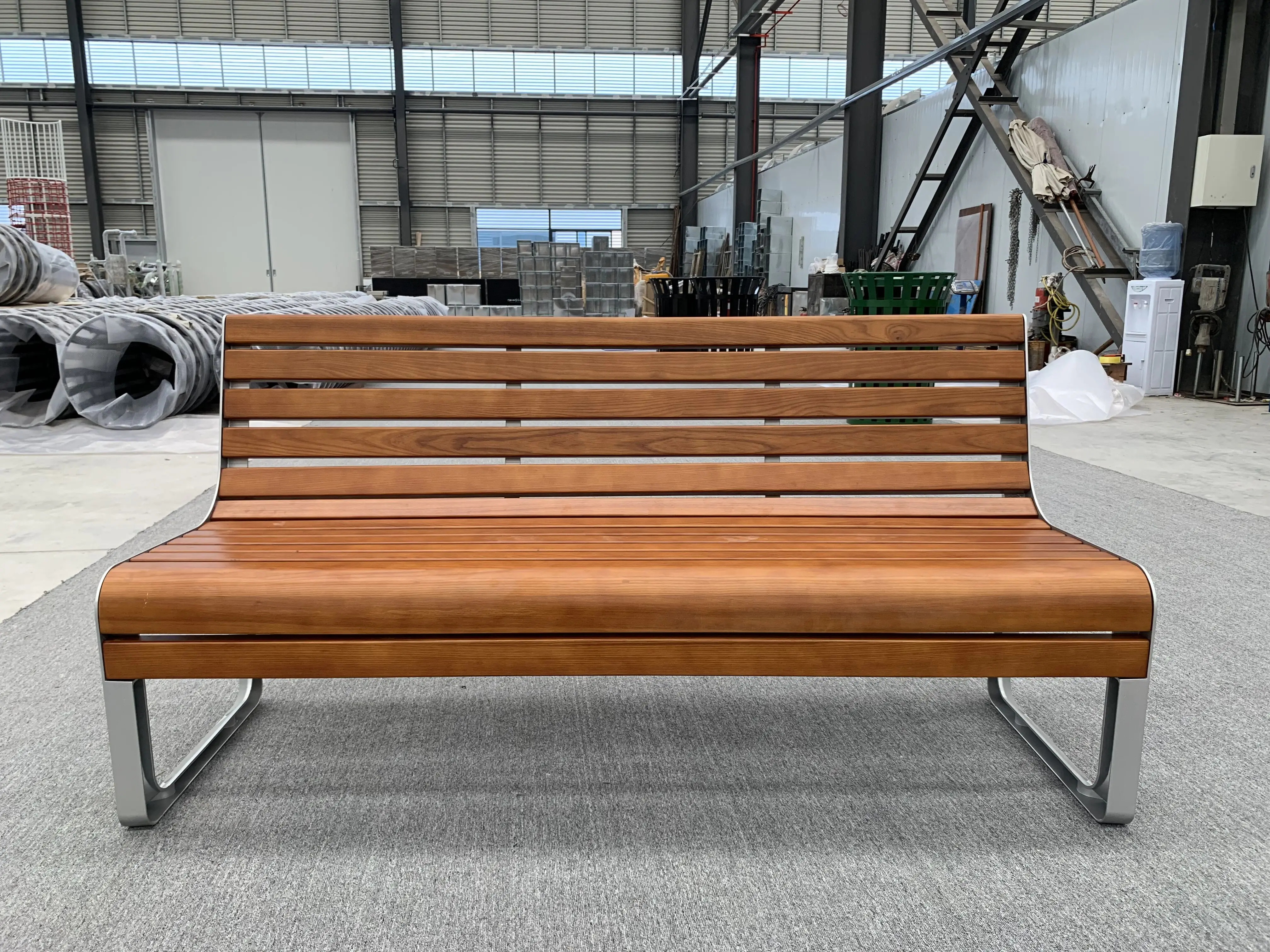 Móveis de Jardim Banco de Pátio para Rua Pública Cadeira com Perna de  Alumínio Fundido e Assento de Banco em Madeira Maciça| Alibaba.com, image size:4032x3024