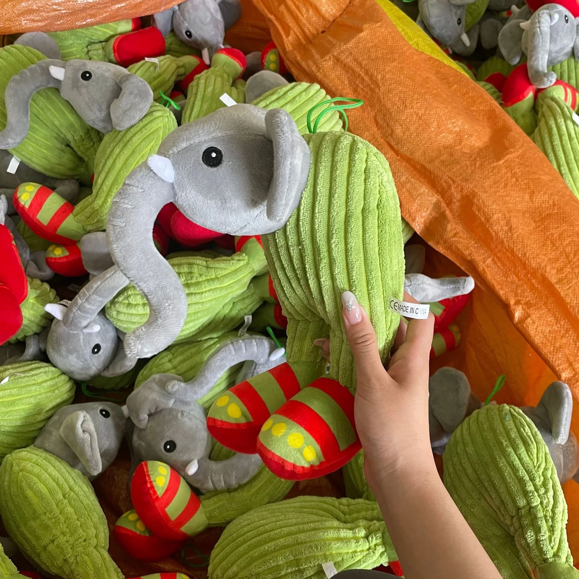 HYZSHL Brainrot Kuscheltier 25 Cm – Weiches Plüschtier Für Sammler, Kinder Und Meme-Fans