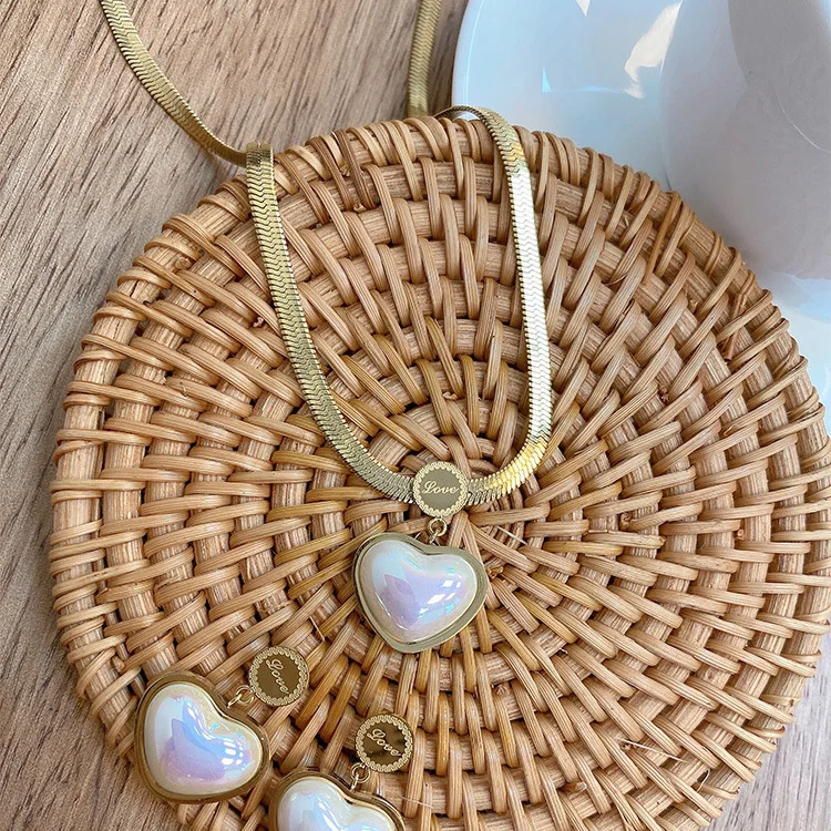 Wholesale No Fade Stainless Steel  18k PVD Gold Plated Korean Necklace Fashion Luxury Love Shell Necklace Fashion Jewelry