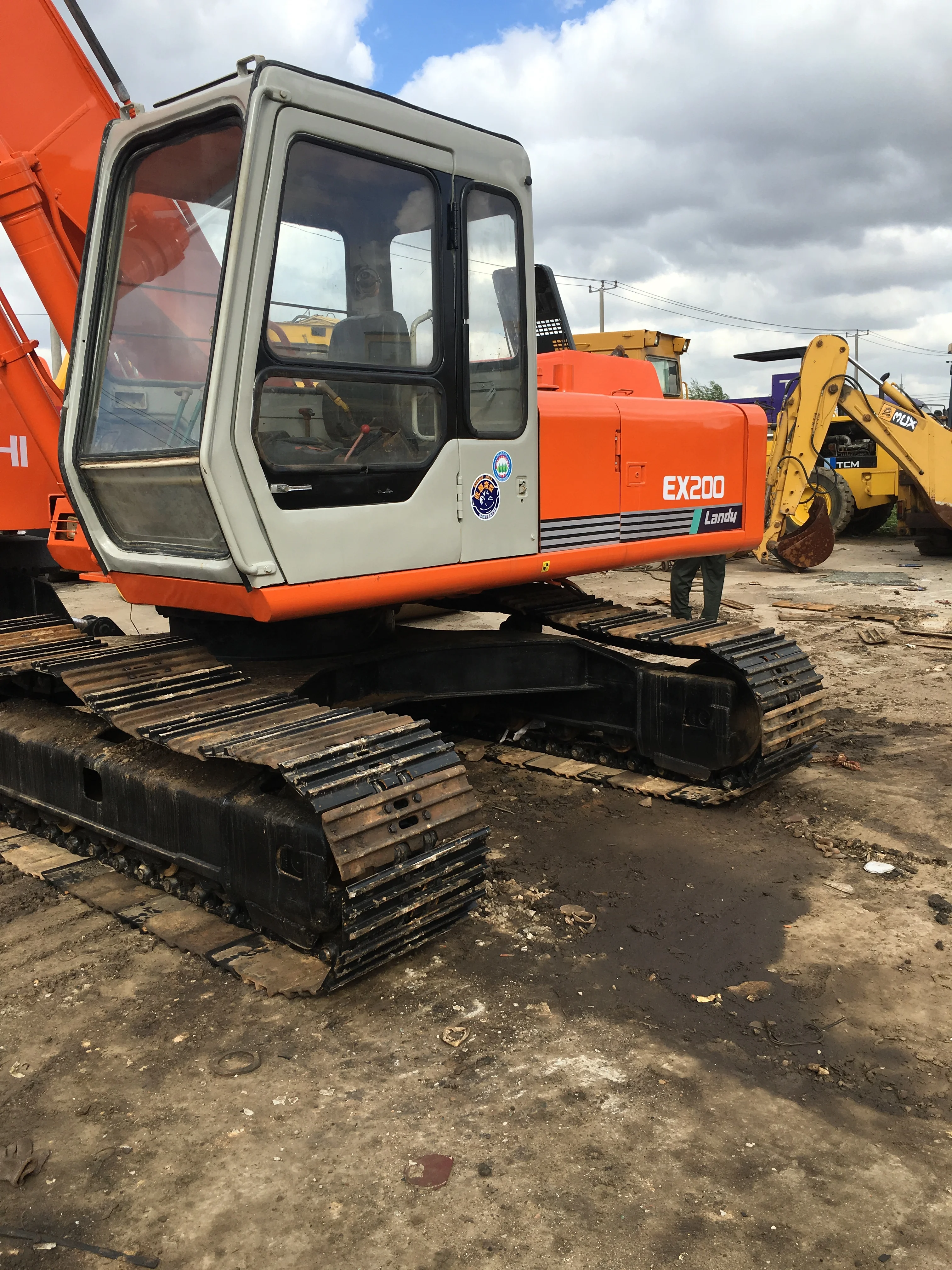 Hitachi Construction Machinery bulk sale EX200 ZX200 landy