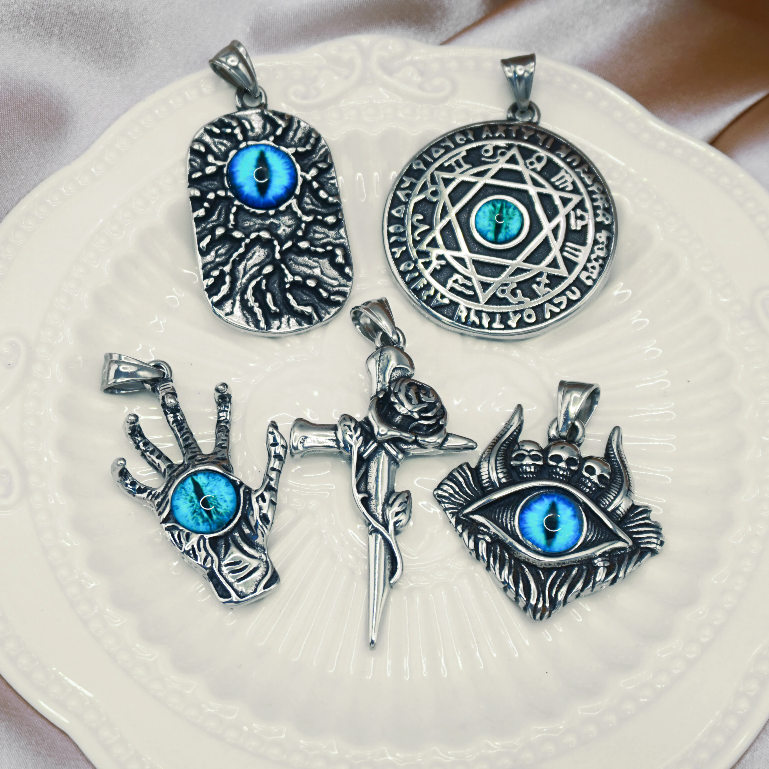 PikaLF Collana con teschio gotico per uomo, collana con ciondolo con teschio demone malocchio con catena da 27,6 pollici, collana con testa di teschio vichingo norreno(giallo
