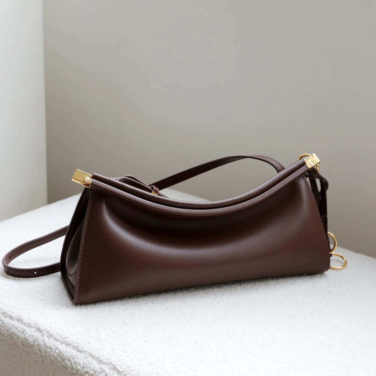 Niche Cowhide Clip Bag High-End Design-Forward Urban Simplicity Winter 2025 Stylish Versatile Commuting Shoulder Underarm Bag