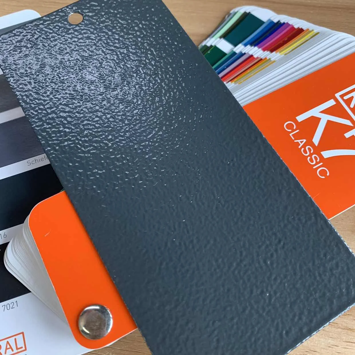 RAL 7016 Anthracite Charcoal Grey Wrinkle Tetxure Hybrid Polyester Powder Coating Paint for Metal Decorate details