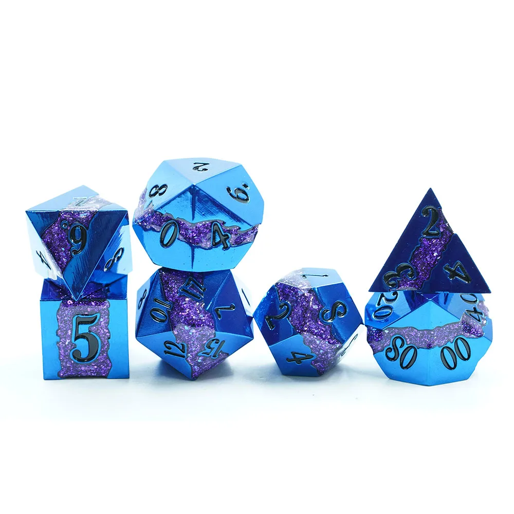 Conxunto personalizado de 7 dados poliédricos Yushun para xogo DND RPG, púrpura mica con liña simple metálica azul para xogadores