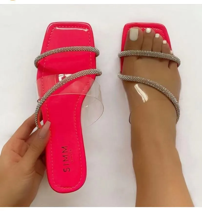 15 sandálias elegantes (e confortáveis) para pés largos - Sandálias