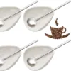 Cuatro platos y cuatro cucharas.