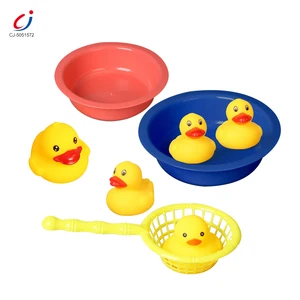 Chengji Vinyl Bath Animal Plastic Toy Creative Fun Bathroom Game Cartoon Yellow Design Whistle Duck Bath Toy Baby Bath Spray Toy