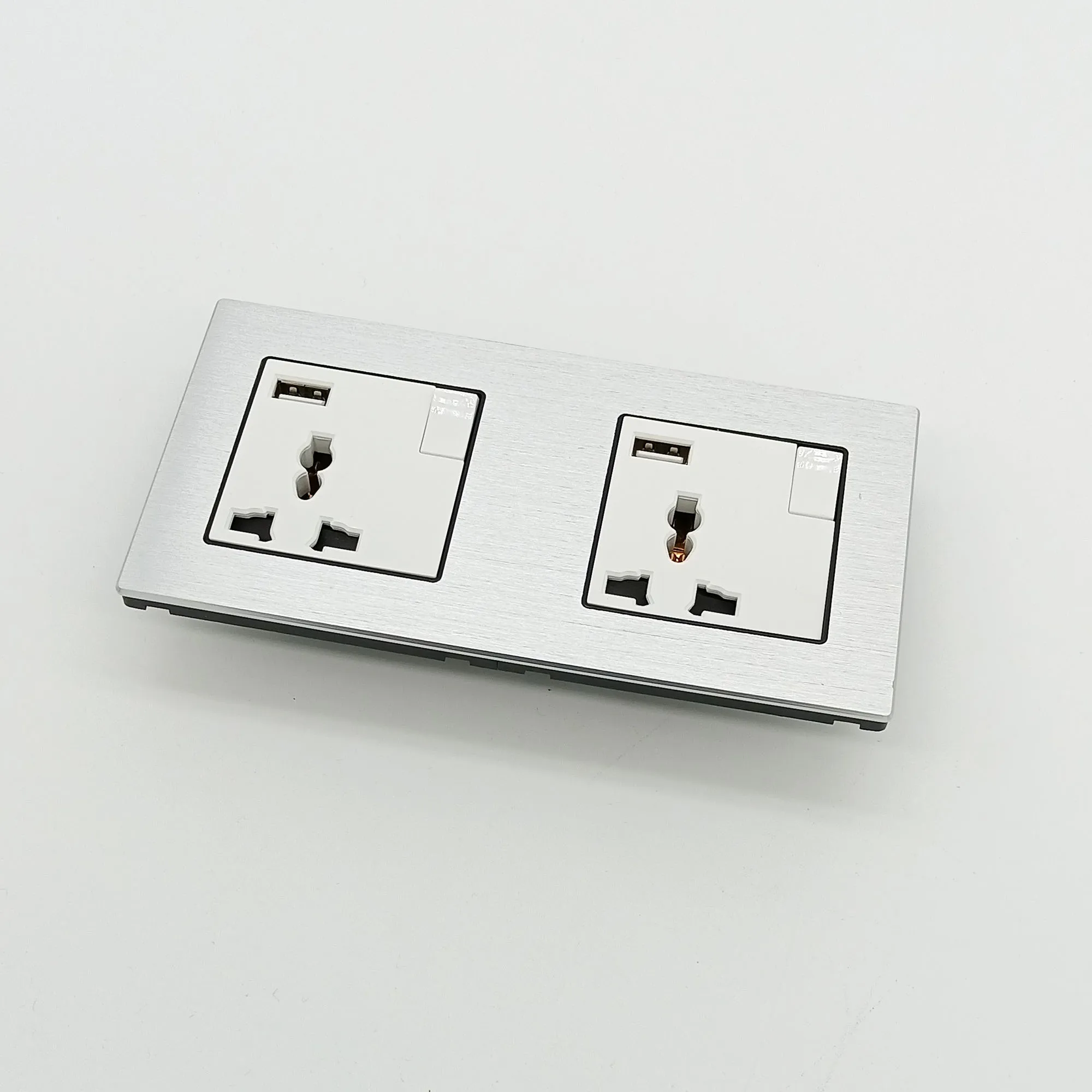 Double Switched 3 PIN Universal Wall Socket with Single USB