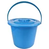 Urinario azul de 3000 ml con tapa y asa.