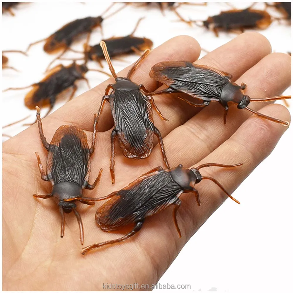 Cheaper Halloween Realistic Colorful Fly Centipede  Cockroach  Trick Toys for  Decoration Party Mini Plastic Spider Toy