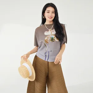 Miyake Women's Summer Casual Style Polyester Blouse Retro Fashion Pleated Stretch Short Sleeve Bat Sleeve T-Shirt