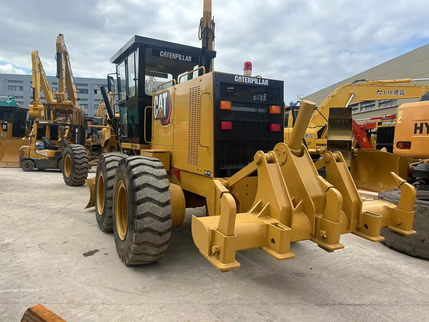 Second Hand Cat Graders Cat140k With Original Never Opened Engine
