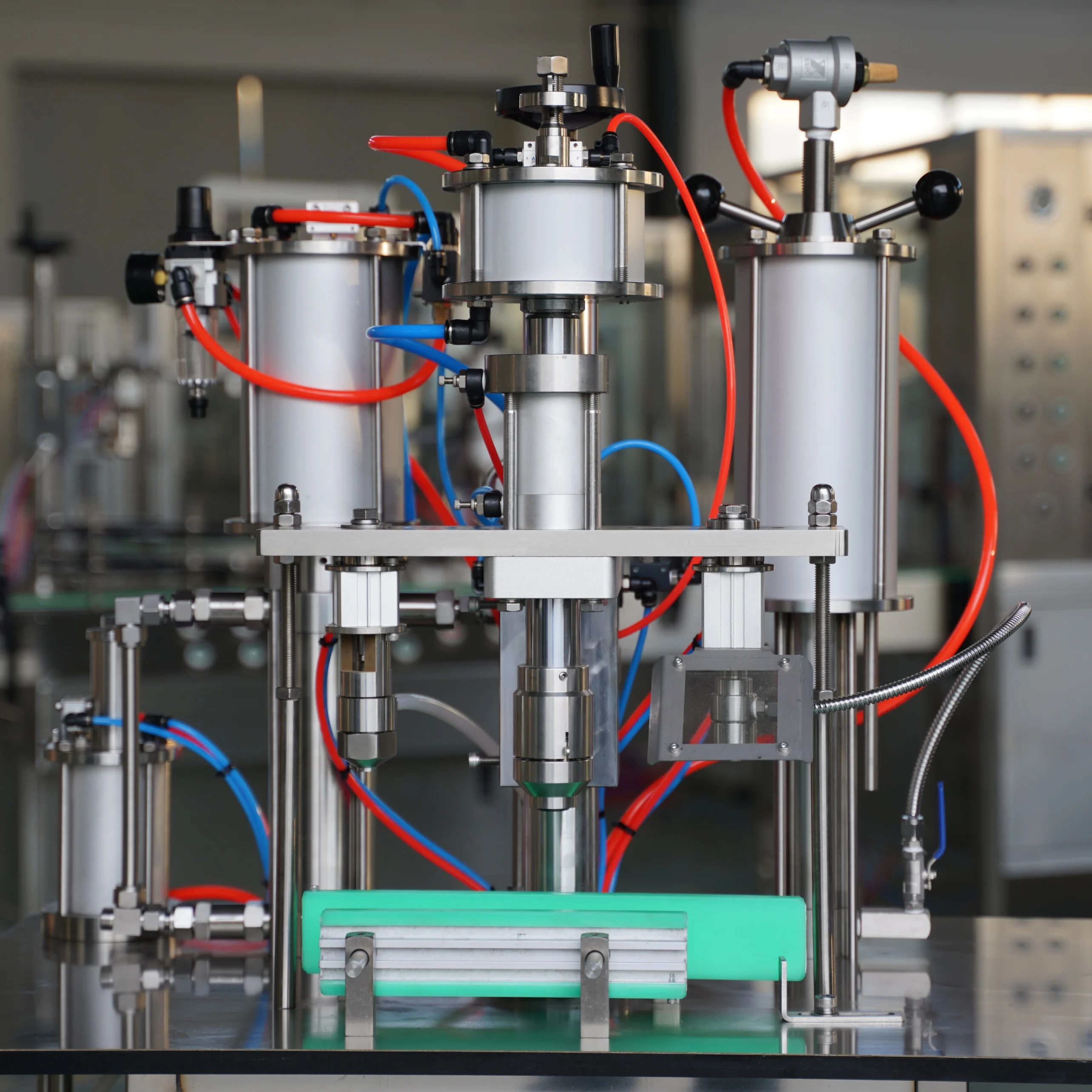 Less Manual Aerosol Filling Machine With CO2 Inert Gas Propellant Filling