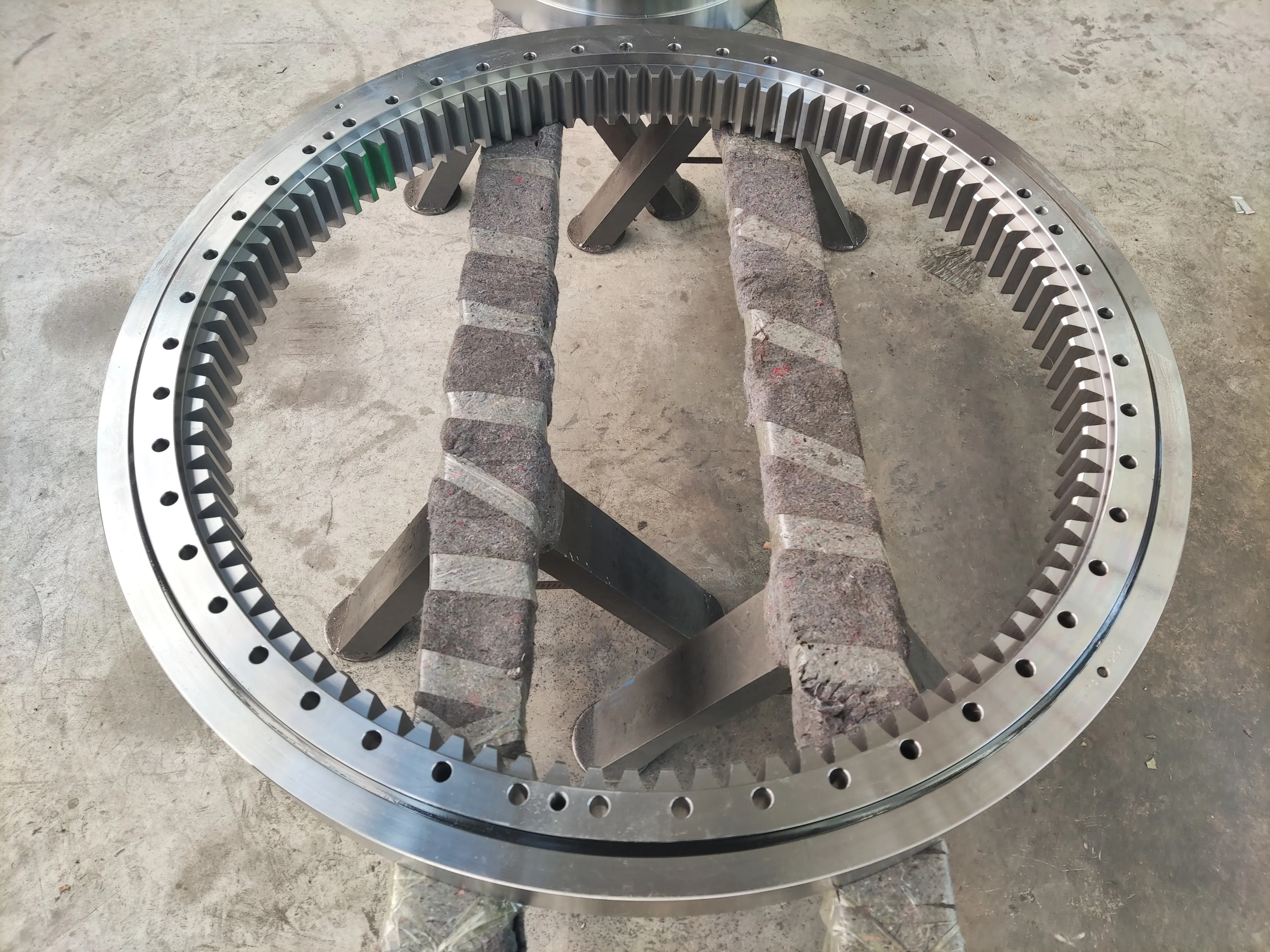 CLG921 CLG922 CLG225 800300061 Standard Internal Gear Crane Small Slewing Ring Bearing for Truck Crane