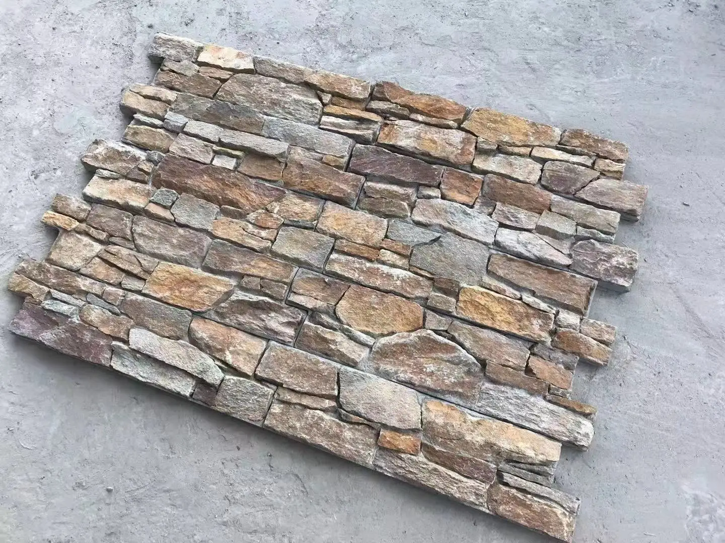 Modern Rusty Quartz Stone Wall Cladding Antacid Erosion Resistance Natural Cement Back Slate for Hotel Culture Stone Cement Hook
