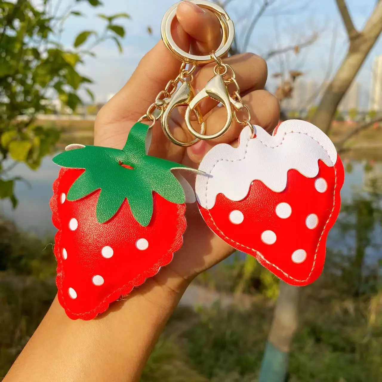 Cute Strawberry Leather Keychain - Perfect Gift Ornament
