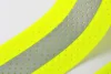 Jaune avec des trous