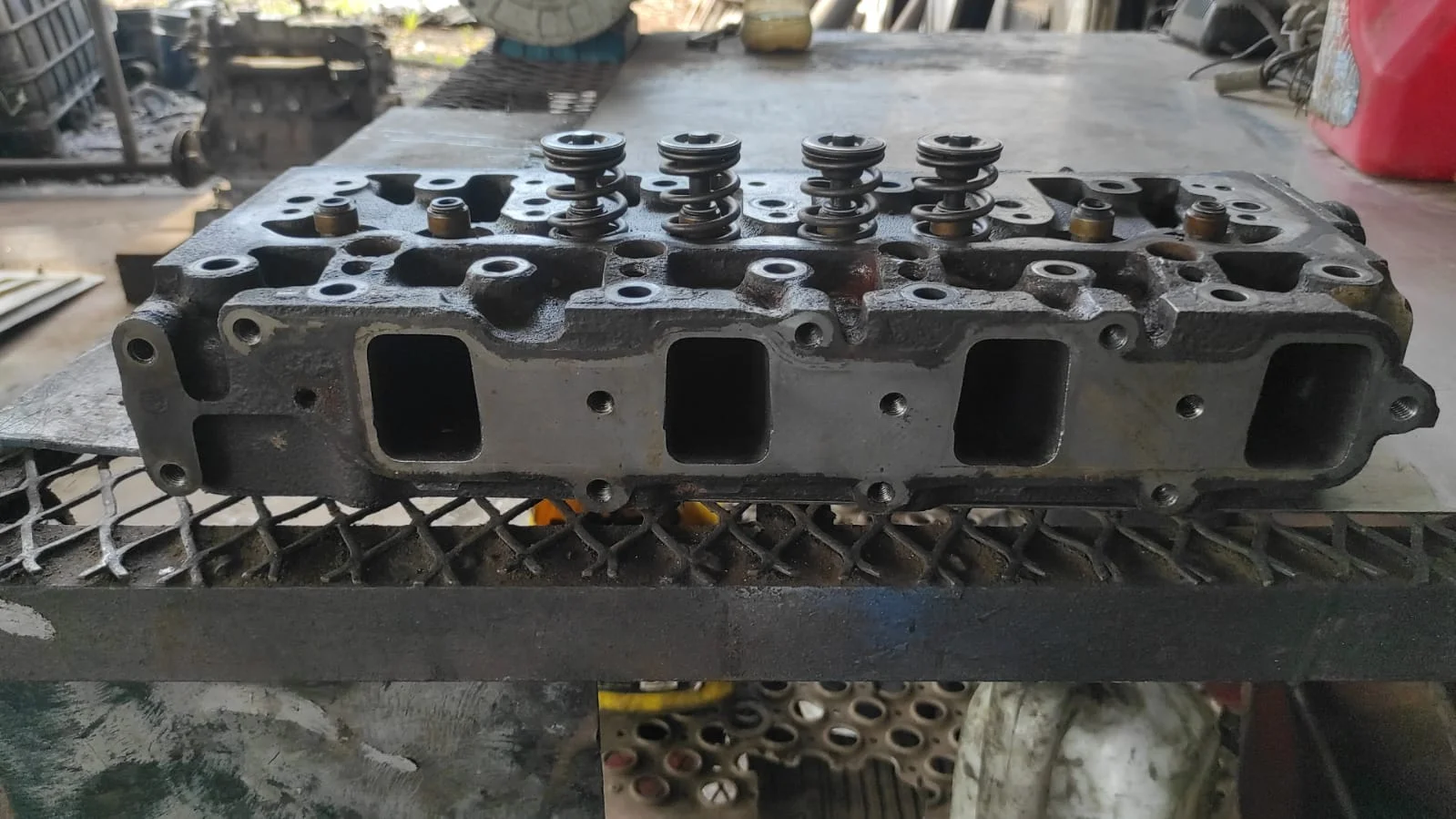 High Suppliers D1703 Used Cylinder Head Assembly for Kubota Cylinder Head Assembly 3