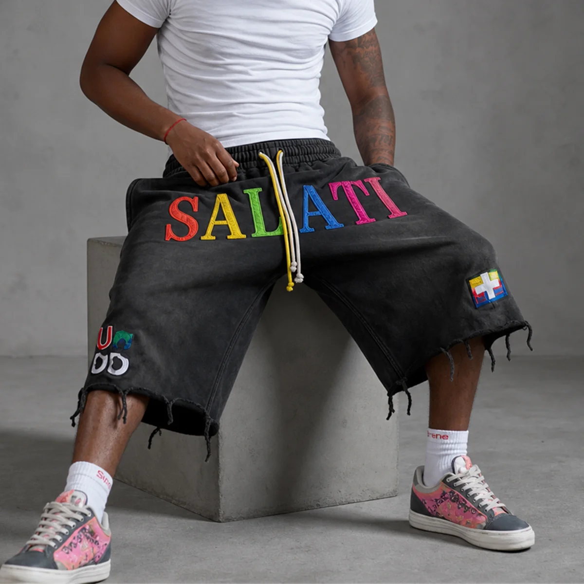 Wholesale Black Denim Shorts Men Colorful Embroidery Baggy Wide Leg Raw Hem Drawstring Y2K Casual Streetwear Men Denim Shorts gallery 6