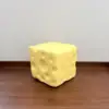 Grand fromage carré jaune