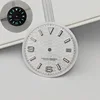 Quadrante bianco senza logo, indici neri.