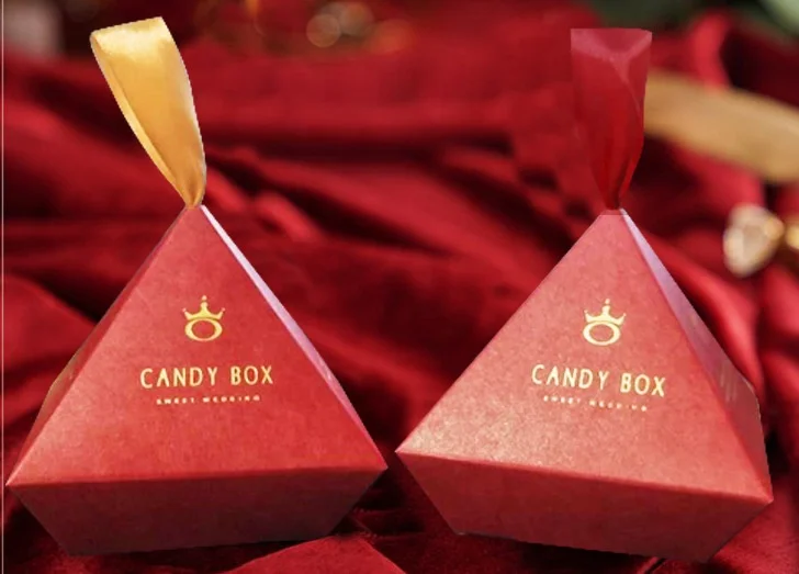 Cheap luxury chinese new year packaging candy wedding gift triangle paper box
