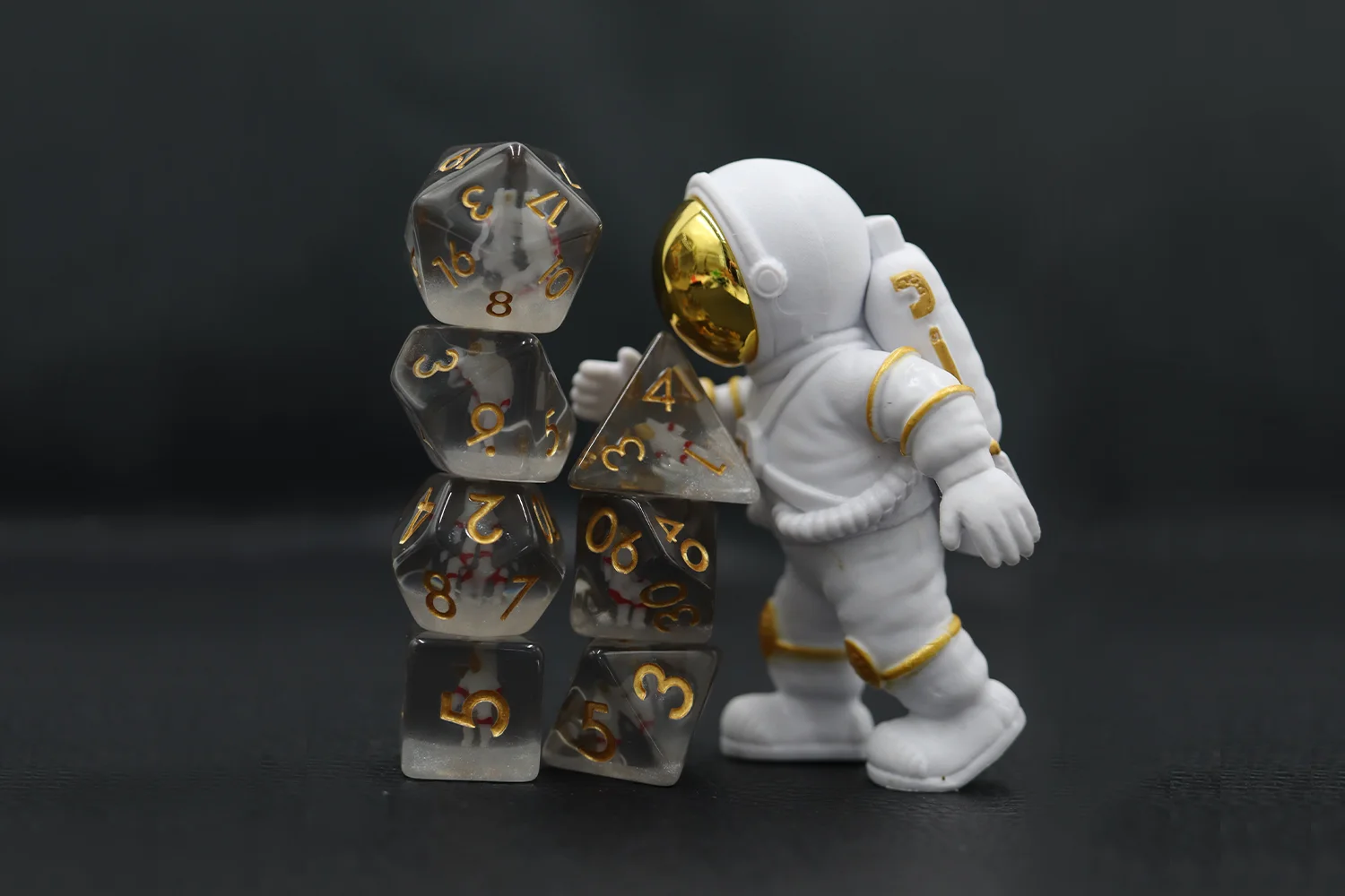 Handmade 7pcs Bulk Resin Round Edge Dnd Dice Set Astronaut Inclusion Polyhedral Resin Dice for Dnd Games manufacture