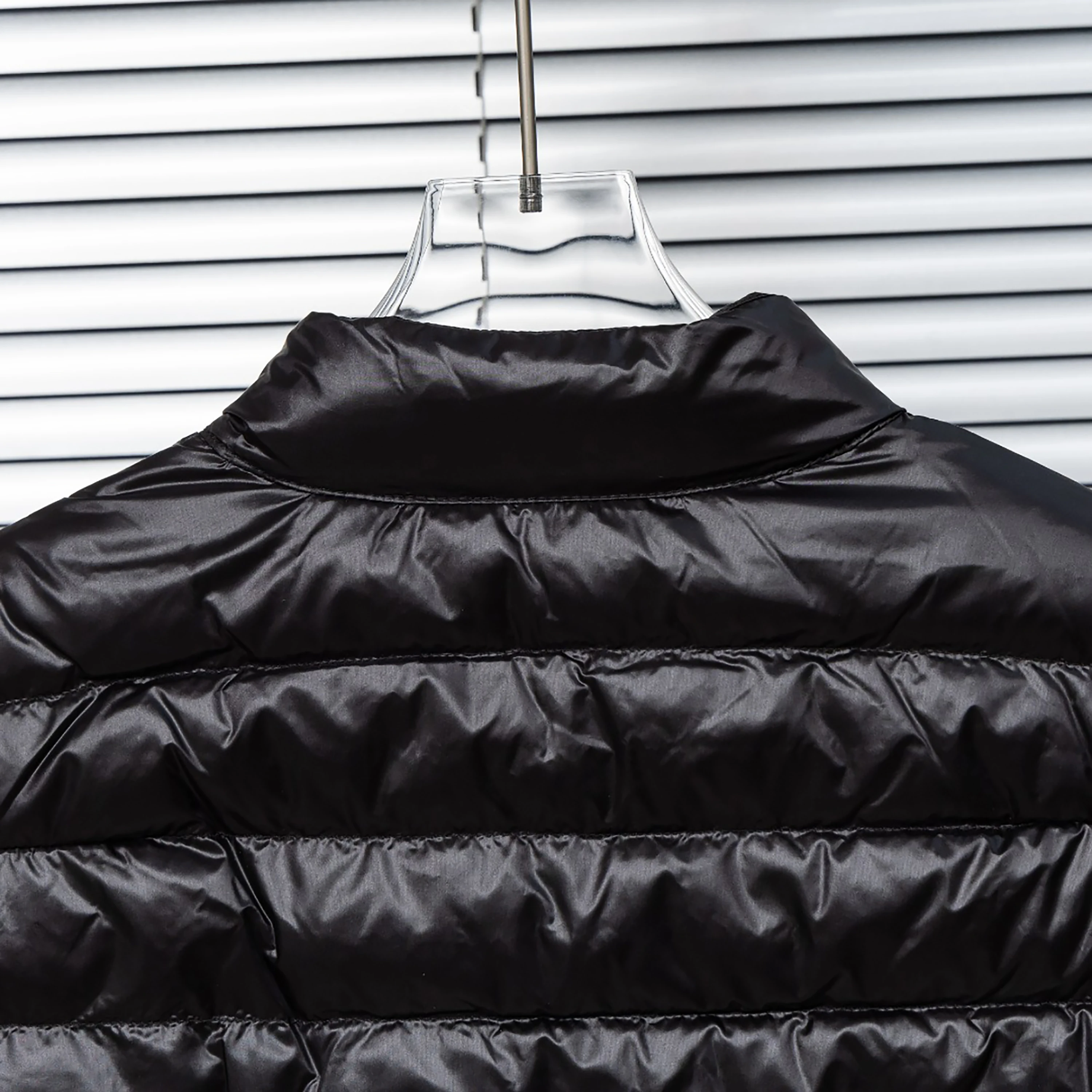 Winter Warmth Thick Jacket Trench Coat Zipper Closure Knitted Lightweight Hooded Men Women Water-Resistant Fashionable Outerwear