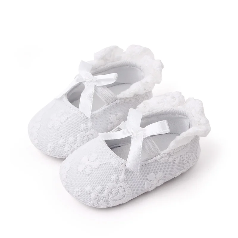 Beautiful Embroidered Lace Design Soft Cotton Newborn Infant Baby Shoes for Girls Directly Factory Bulk Order manufacture