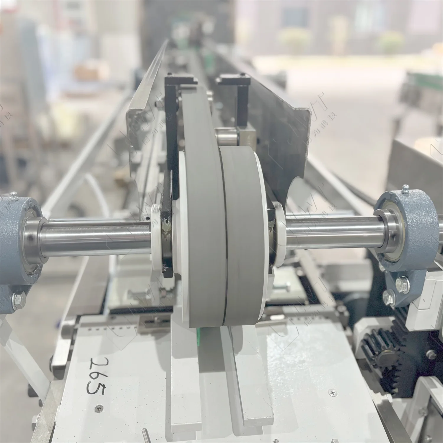 Electric Horizontal Labeling Machine for Tin Cans Pickle Bottles Glass Paper Metal Wood Packaging with Core Motor PLC Components