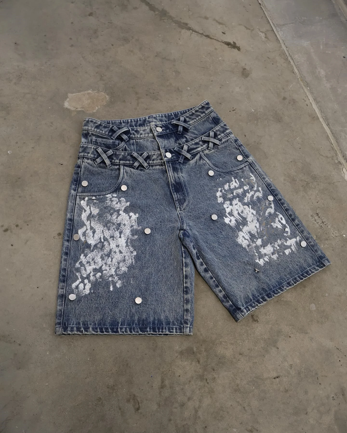 Denim Manufacturer Custom Double Waist Knees Diamonds Rhinestone Baggy Cargo Jeans Denim Shorts Men's Jorts details