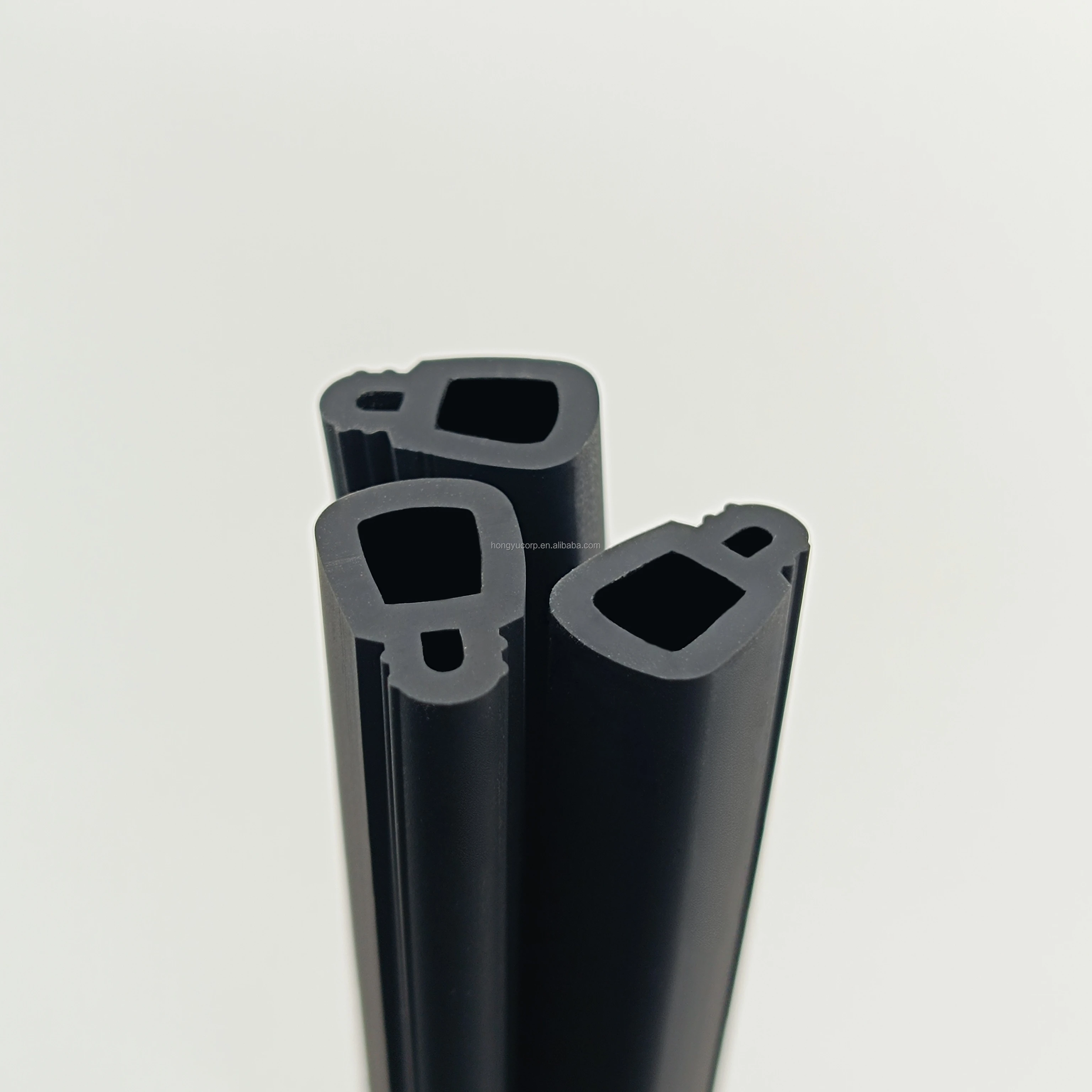 Otomotiv Gumus Silikon Gasket Kapı Pencere Yuvası Sigortası Şeridi Molding Özelleştirilmiş Kesme ve İşleme Hizmetleri