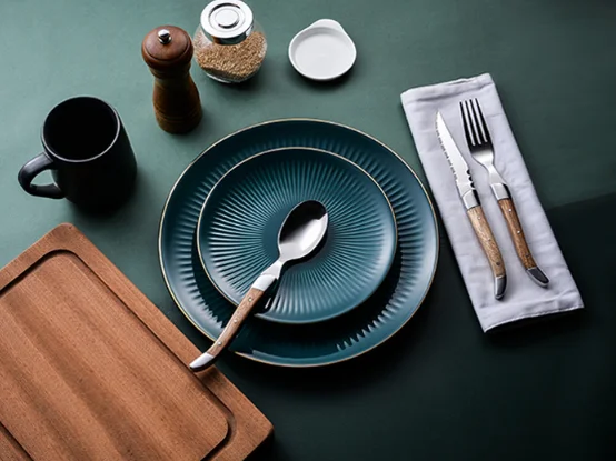 Italian stainless steel flatware western restaurant silverware set dinner fork spoon wooden handle steak knife 22