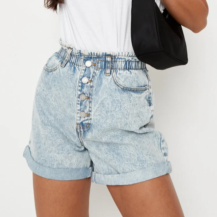 short jeans cintura alta com botoes