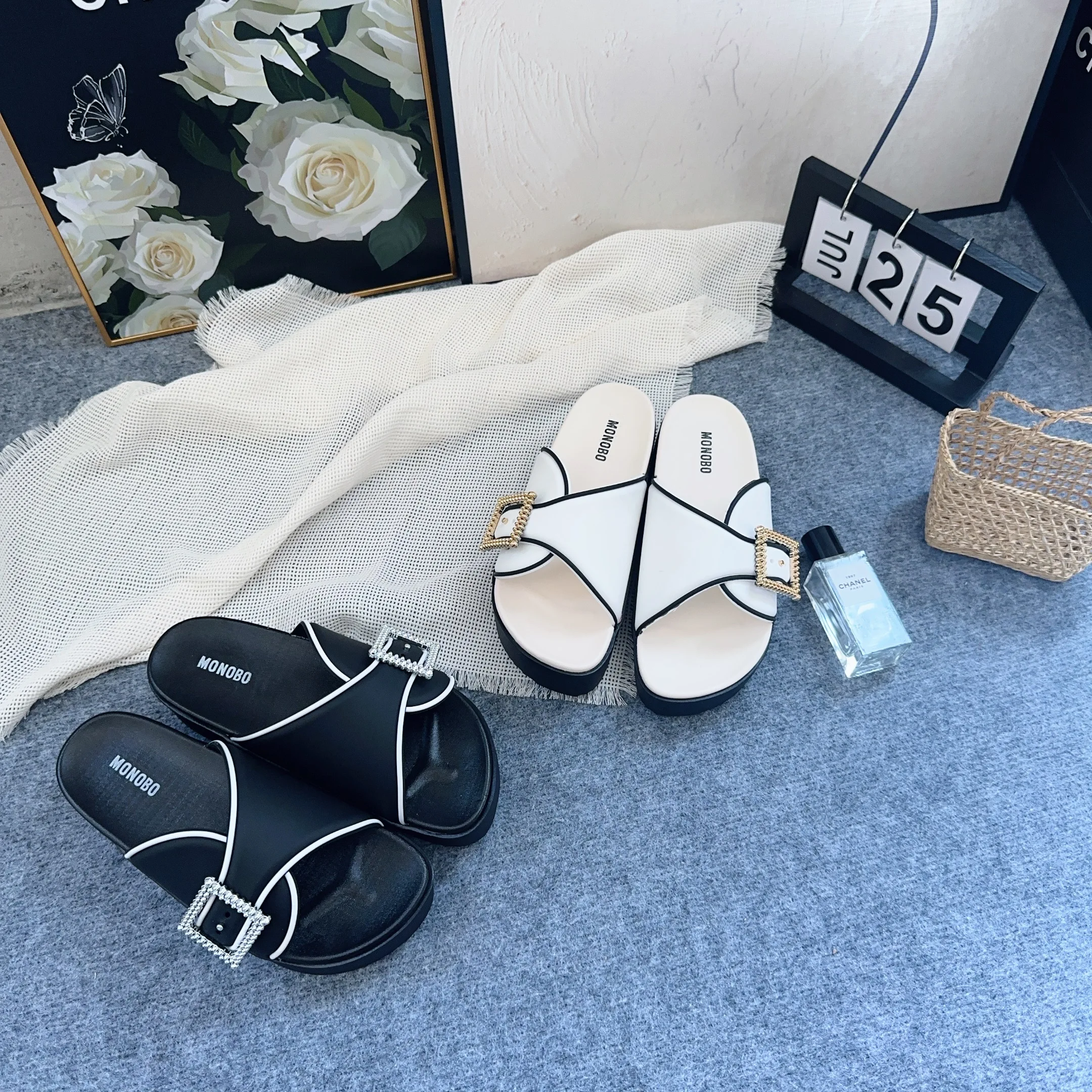 High Quality MONOBO Lace Single Button slippers Jelly Sandals slippers