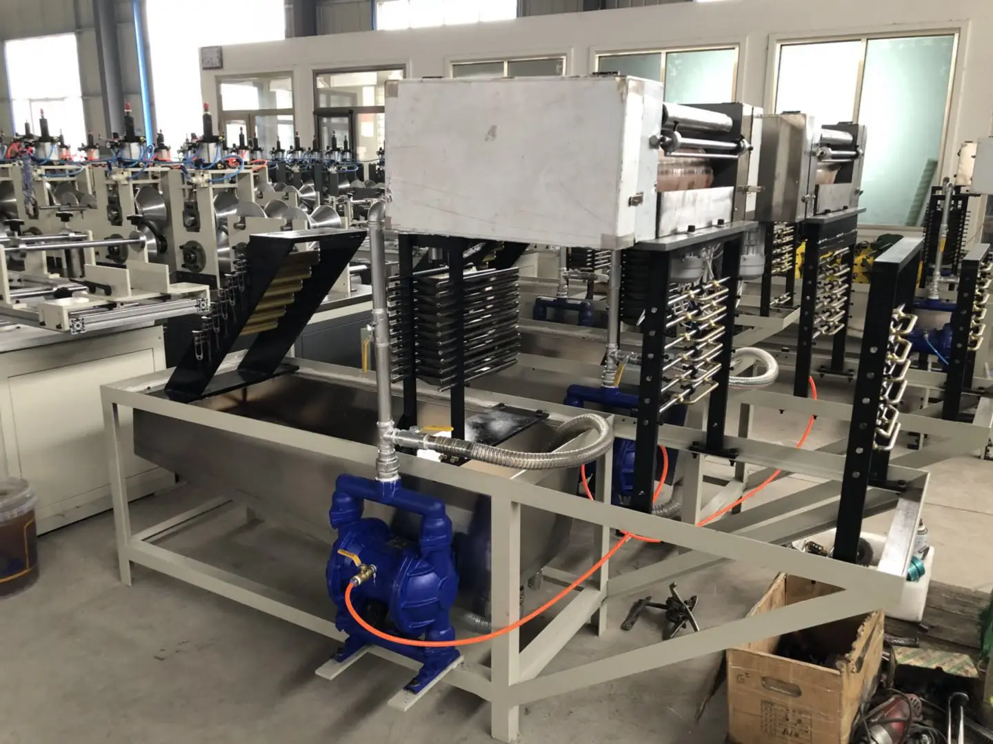 L-образная машина для изготовления угловых краев картонной бумаги