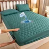 Verde, recto, con diseño de rombos.