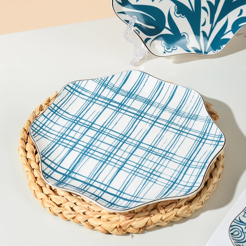 Factory Supply 8 Inch Large Size Serving Plate Vintage Blue Porcelain Dinner Plates Eco-Friendly Ceramic Plate for Salad supplier