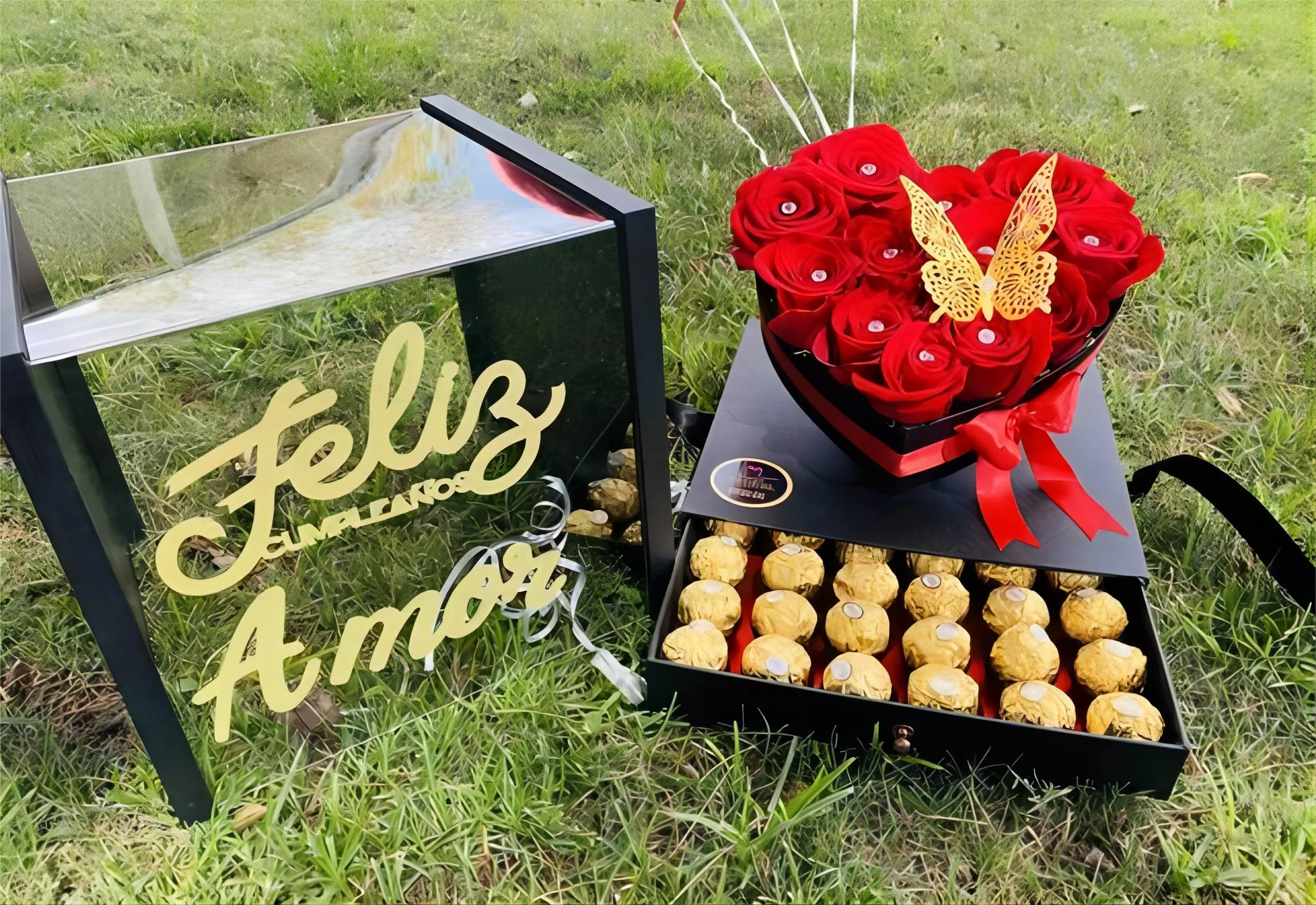 Luxury Square Transparent Window Flower Box Inside Heart Shaped Rose Box Valentine's Day Gift Box With Drawer and Ribbon