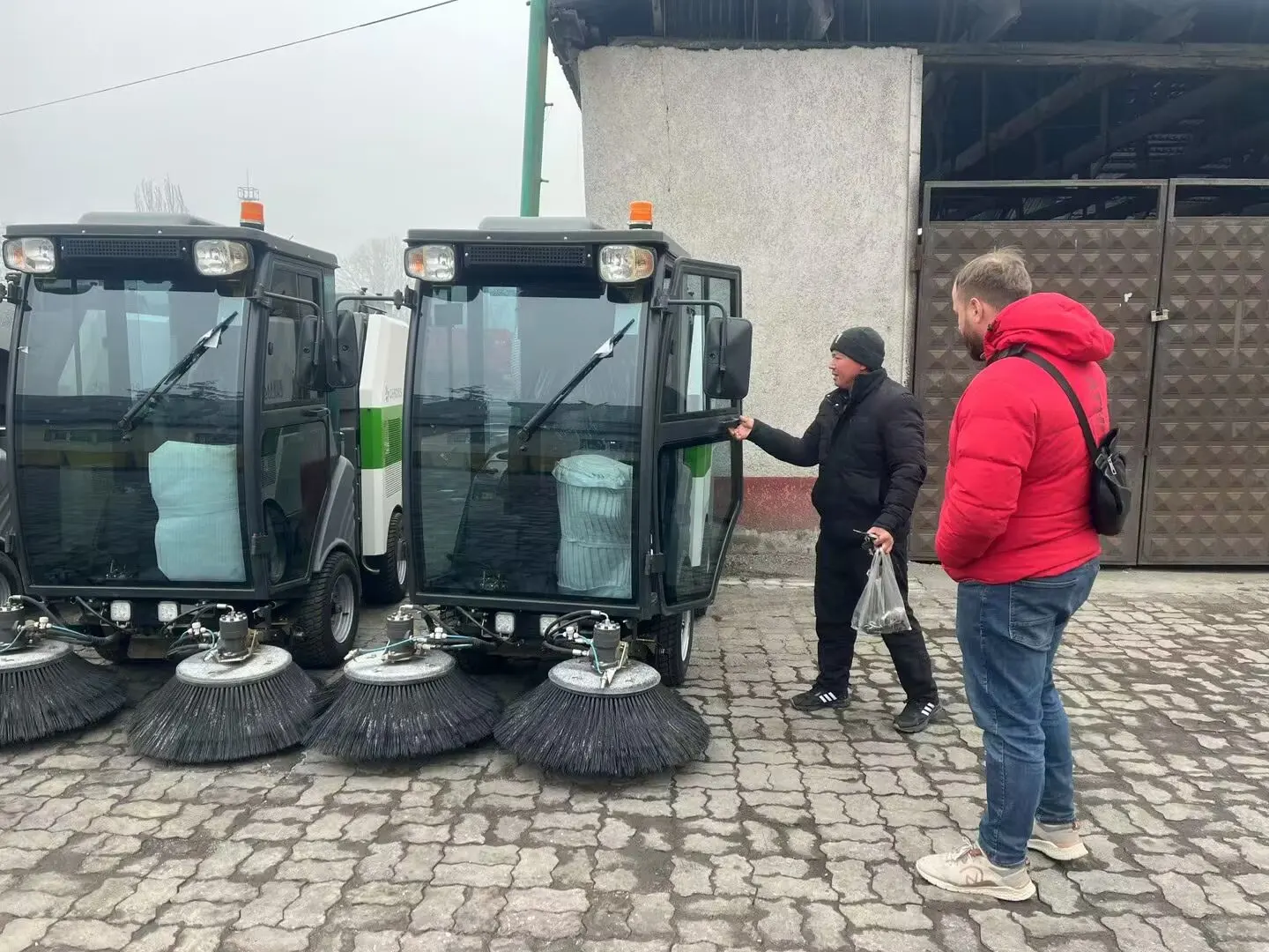 Vacuum Road Sweeper Machine Product Mini City Dust Cleaner Truck  Road Cleaning Compact Sweeper Municipal Equipment