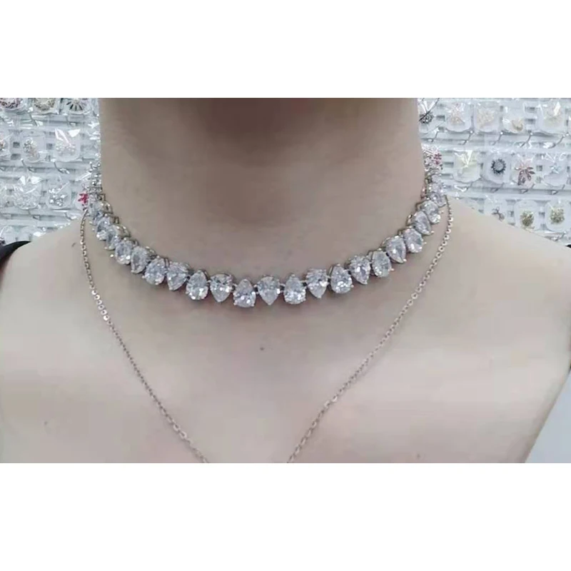 Collana In Oro Giallo 14k Con Ciondolo A Goccia E Chevron A Zirconi &ndash; Regalo Perfetto