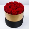 12 rose in scatola con bordo dorato